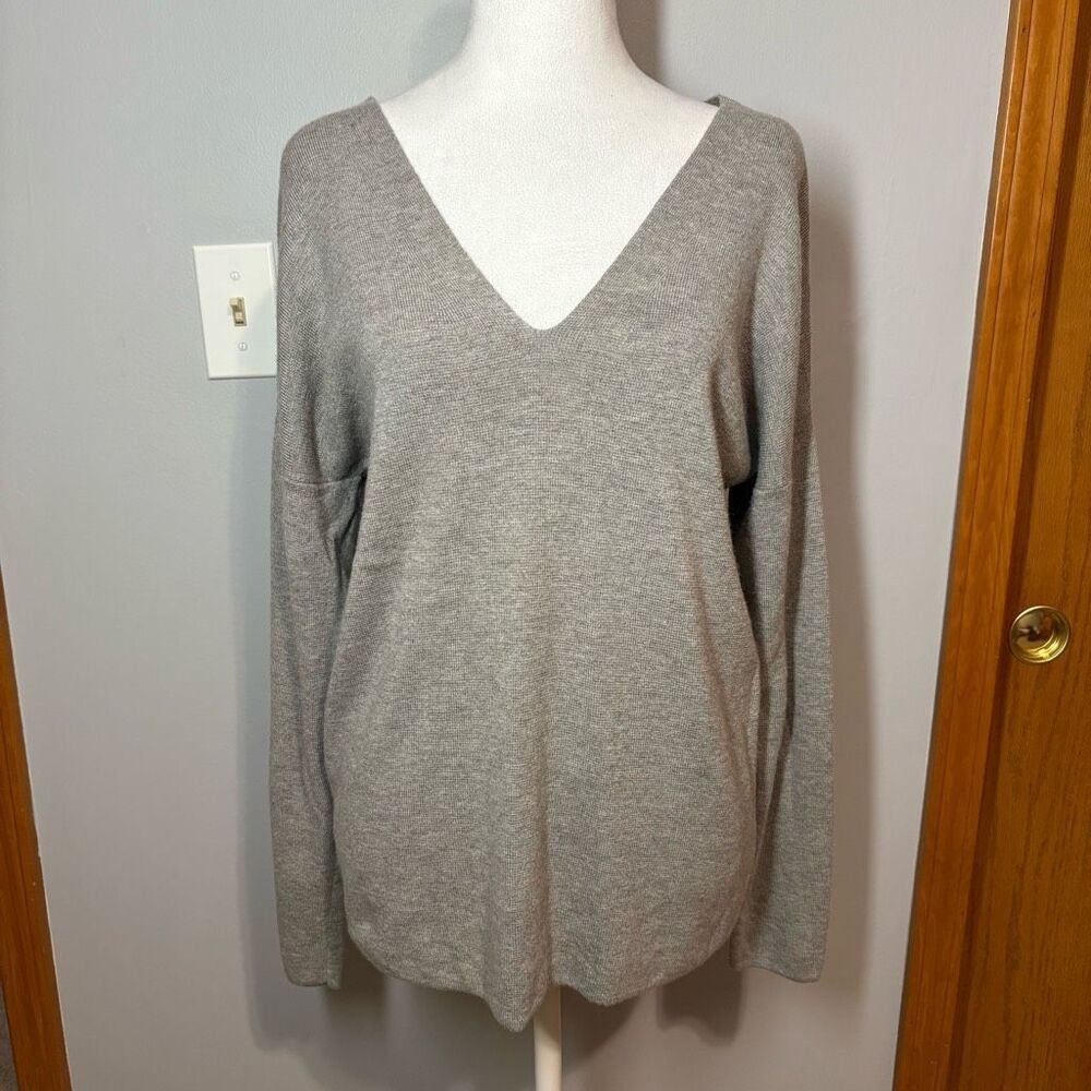 Banana Republic double v-neck drop shoulder gray sweater size‎ M